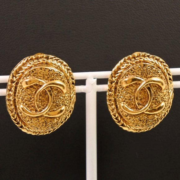 CHANEL Jewelry - CHANEL COCO Mark vintage Earring Plated Gold Women
